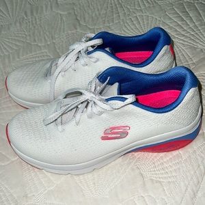 Skechers woman’s Skech-Air Extreme 2.0 Classic Vibe sneaker in size 7.5